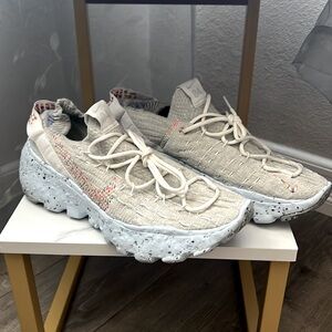 Women’s NIKE SPACE HIPPIE 04